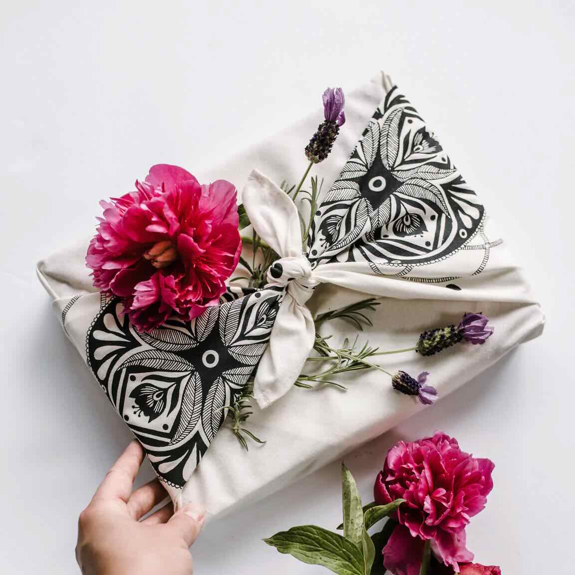 Furoshiki Reusable Gift Wrapping Cloth Large (28" x 28")